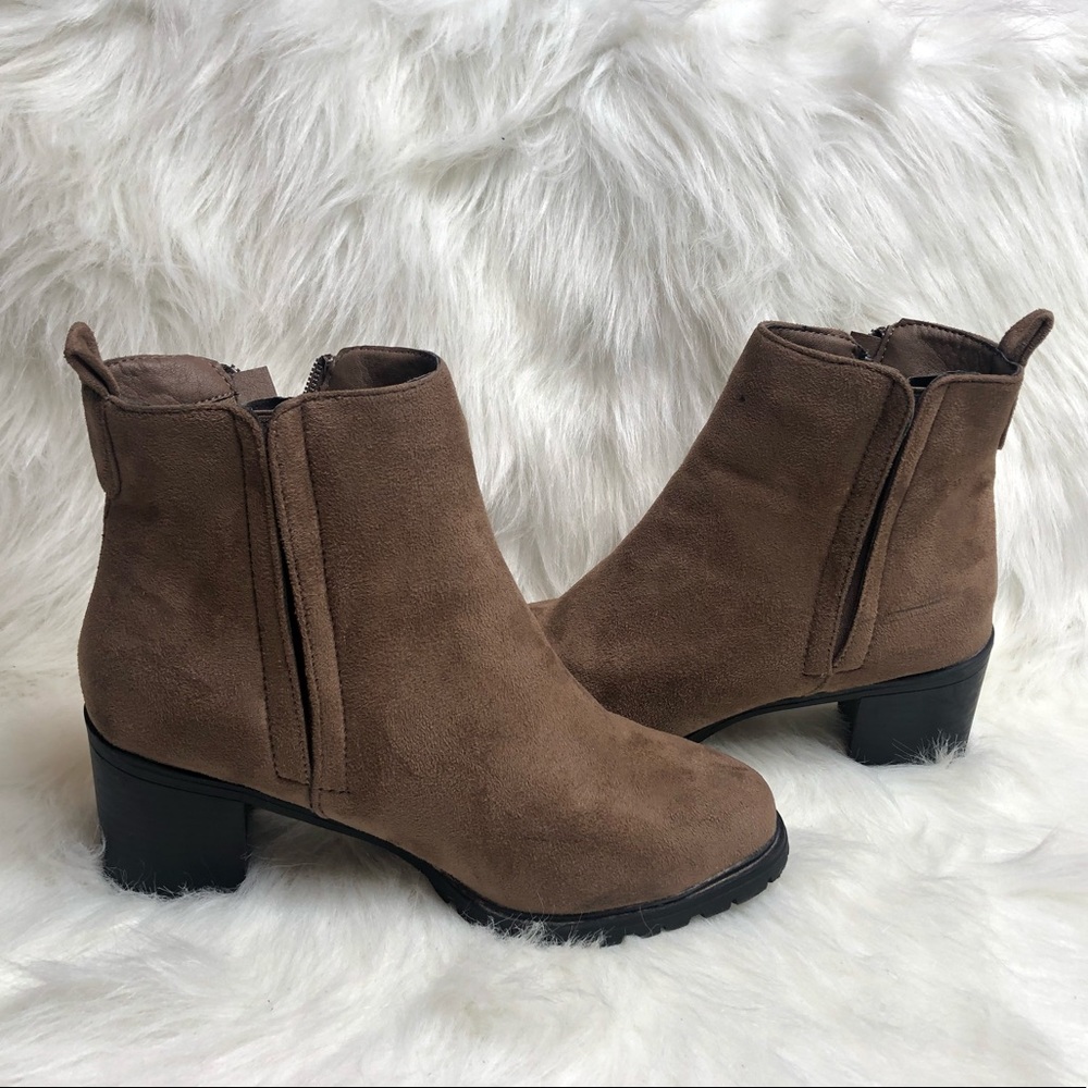 Wild diva tan brown ankle booties size 6 chunky